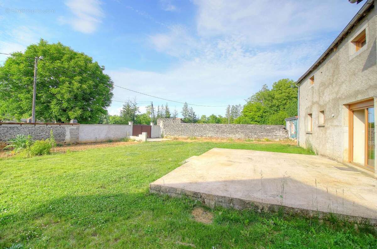 Maison à FONTAINE-FRANCAISE