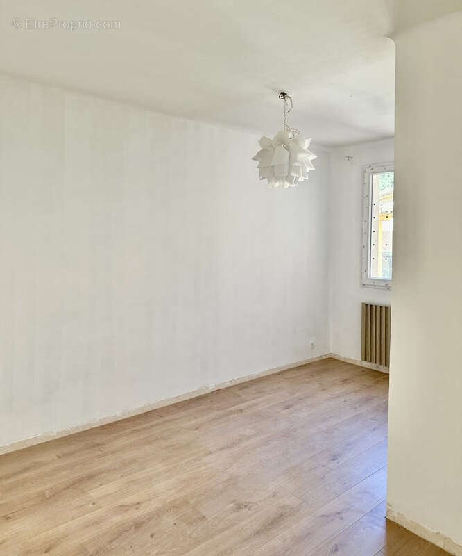 Appartement à SALERNES