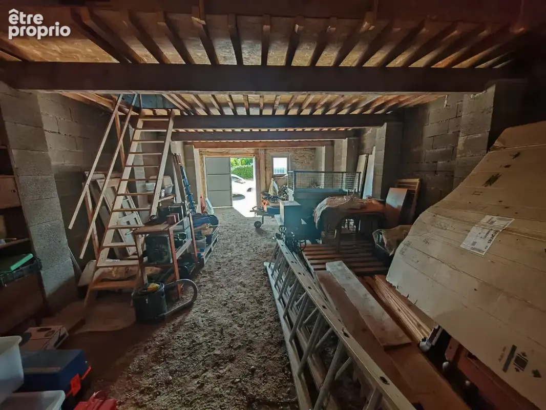 Bâtiment à réhabiliter avec mezzanine - VILLATE CENTRE - photo 3