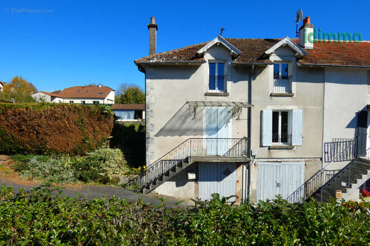 Maison à JUSSAC