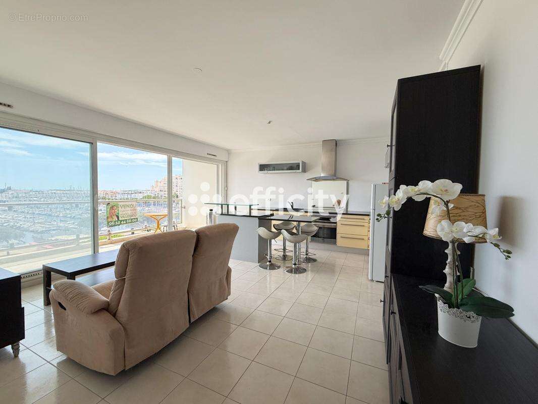 Appartement à MAUGUIO