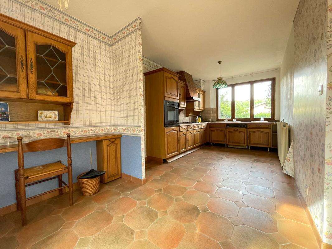 Maison 151 m² + terrain 574 m² – Gros potentiel – Idéal artisans / rénovation - photo 8