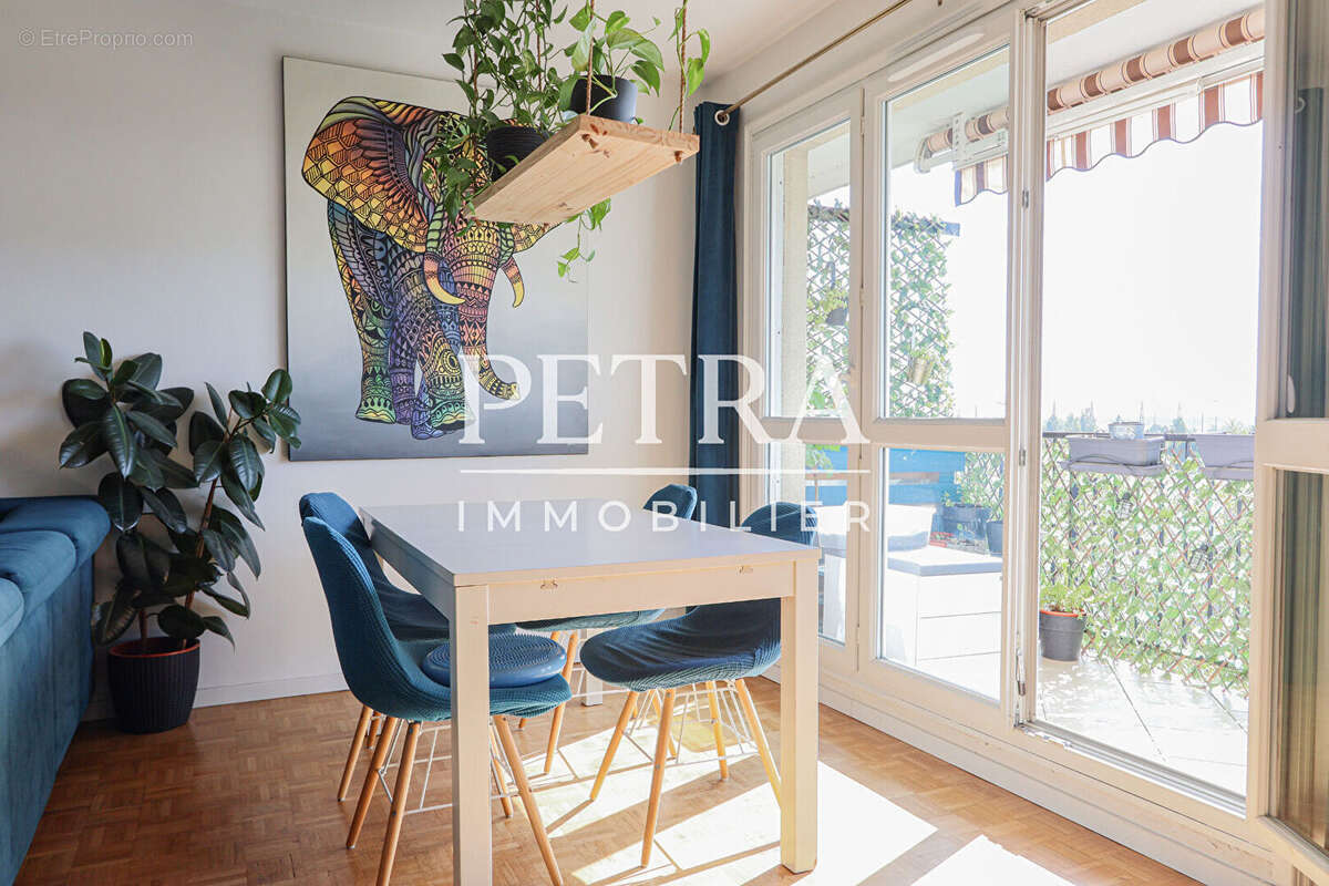 Appartement à FRESNES