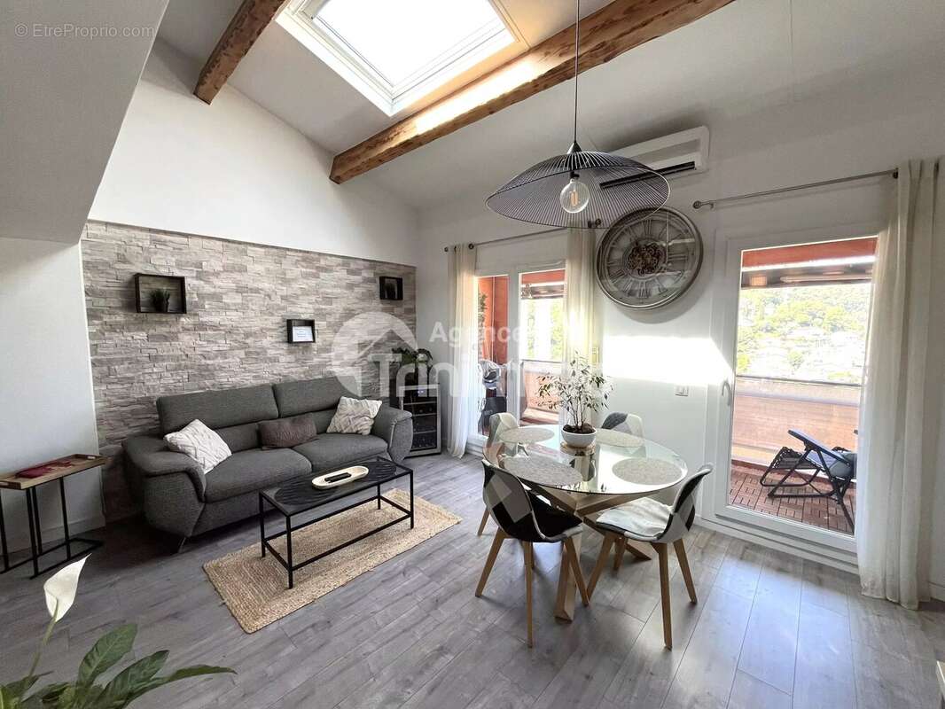 Vente appartement 3-4 pièces La Trinité - photo 3
