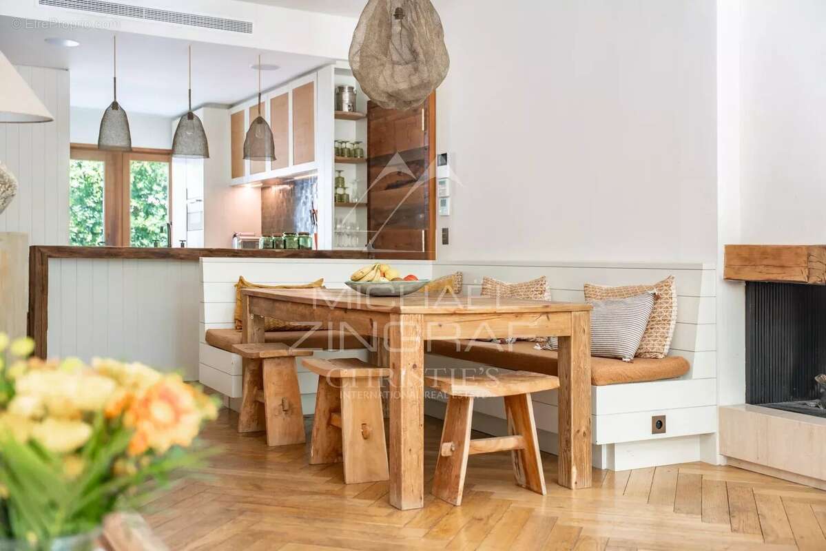 Cannes – Proche Croisette – Élégant rez-de-jardin avec piscine privative - photo 8
