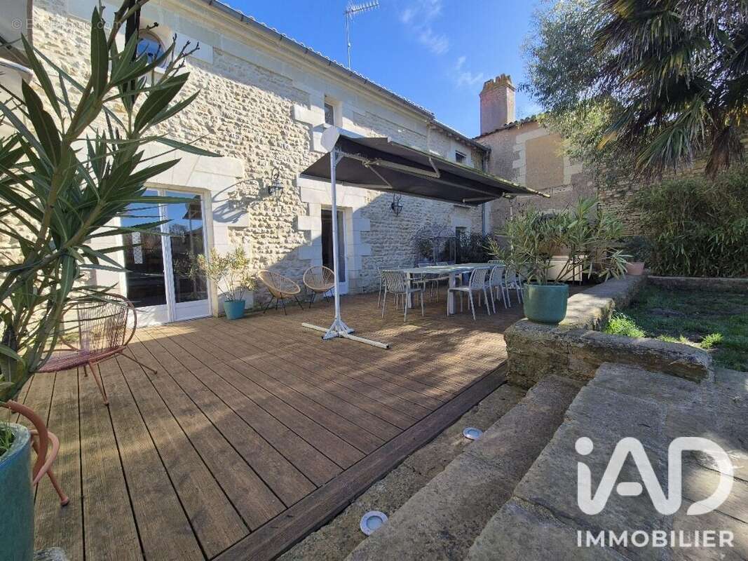Maison 290 m² à Sainte-Verge  - photo 4