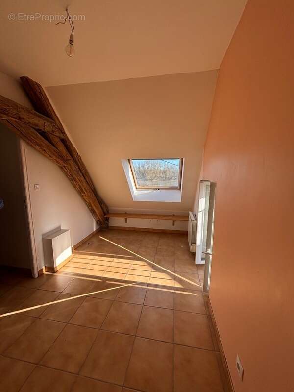 Appartement à MARSEILLES-LES-AUBIGNY
