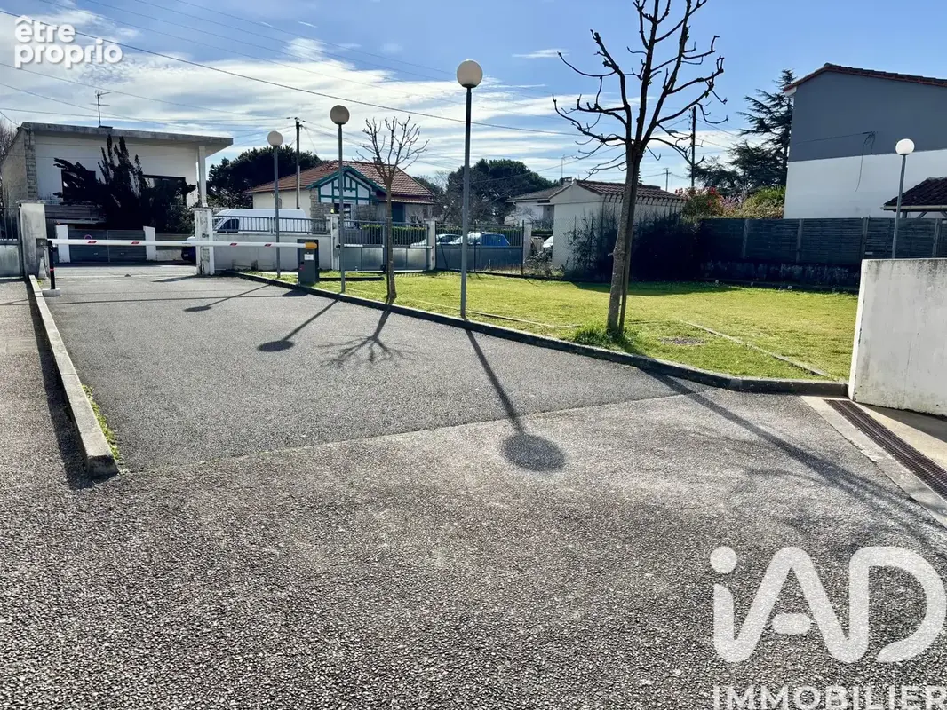 Photo 1 - Parking à ROYAN