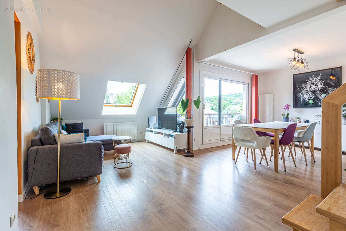 Agence immobiliere laforet - "monstera" - poisy - appartement duplex t4 de 96.01m² (84,05m2 carrez) - dernier etage - terrasse - - photo 2