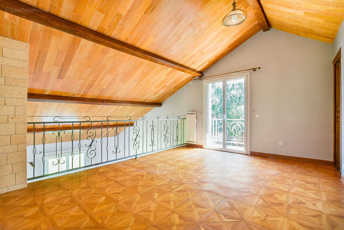 Maison à GUIGNES
