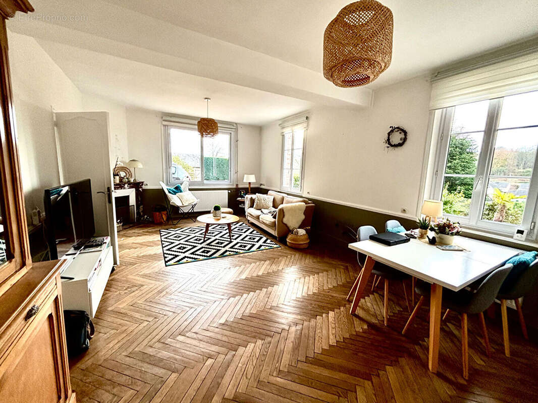 Maison à GRUCHET-LE-VALASSE