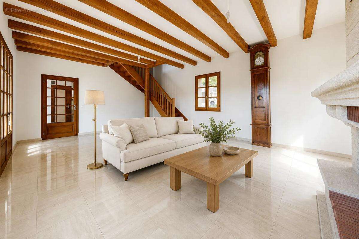 Maison spacieuse et rénovée de 291m² à Souillac - photo 2