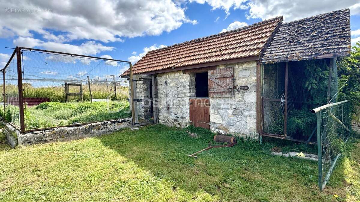 Maison à SAINT-GENGOULPH