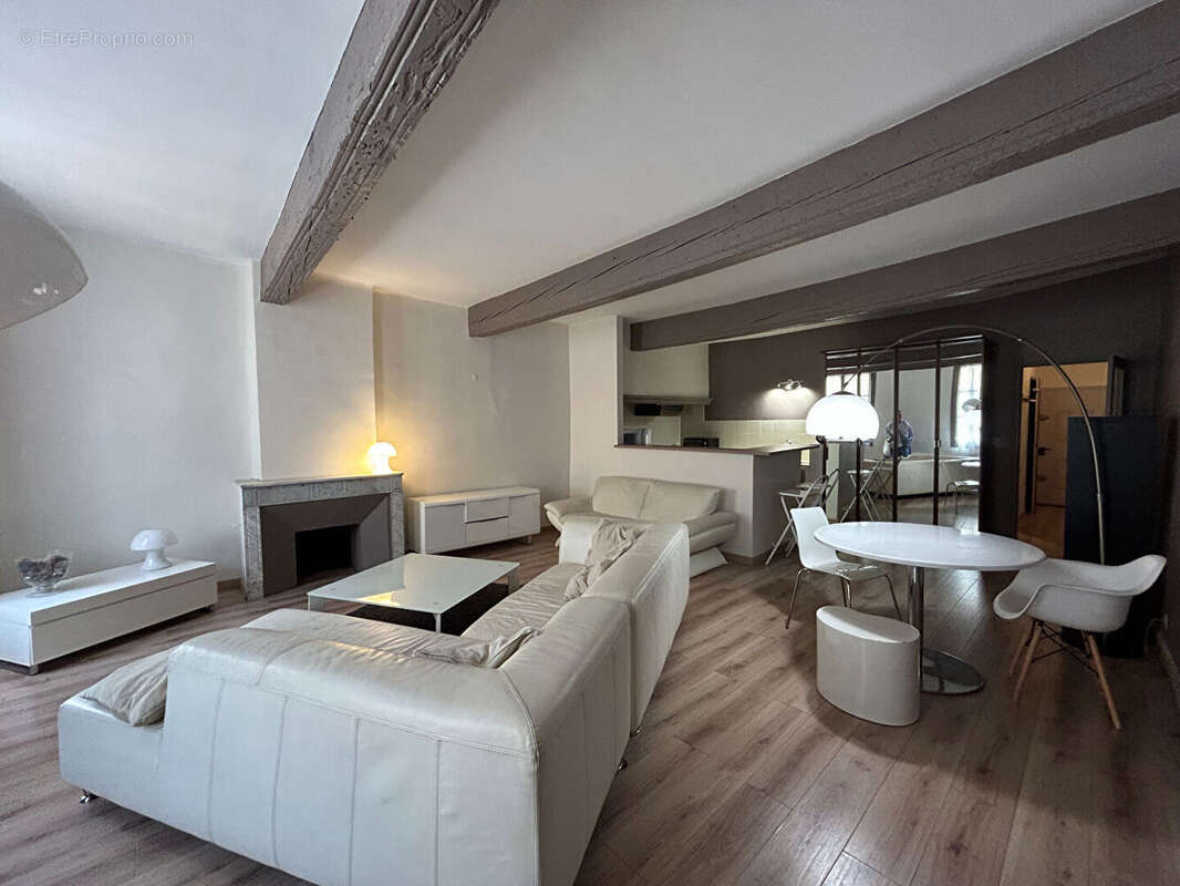 Appartement 2 pièces à vendre récemment rénové quartier du Palais de Justice - photo 2