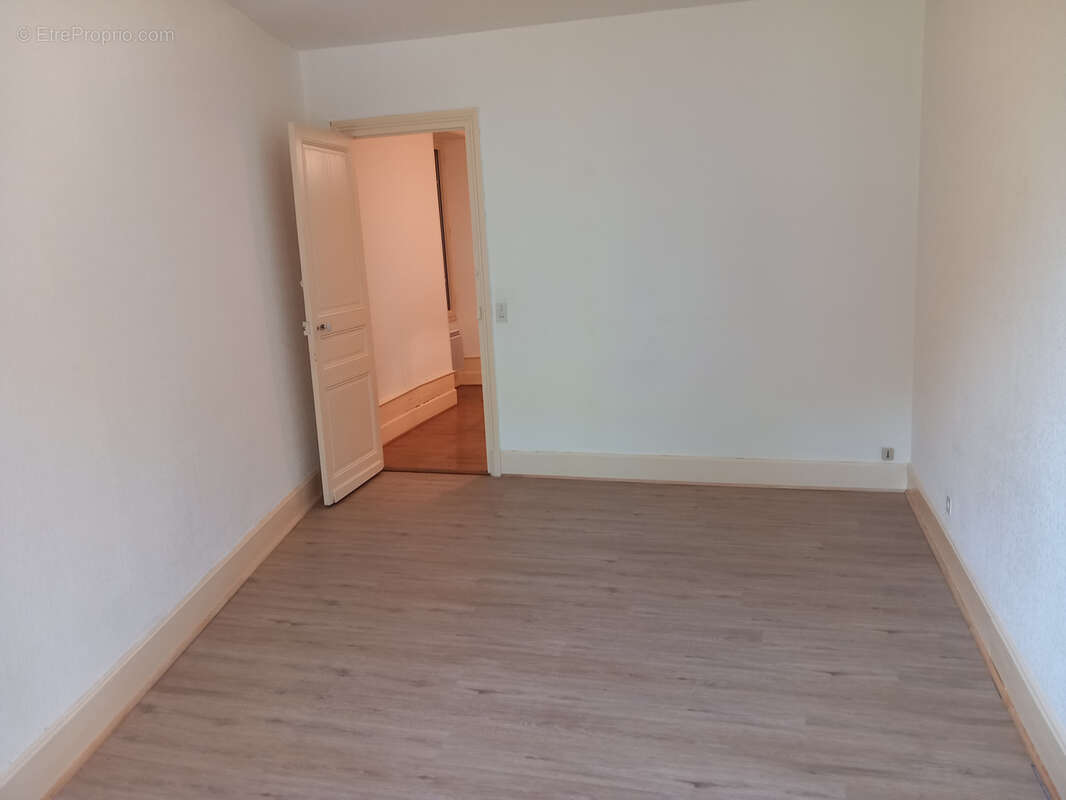 Appartement à FUMEL