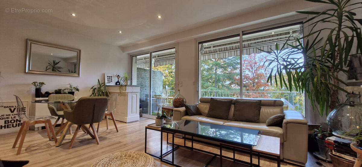 Appartement à AVRILLE