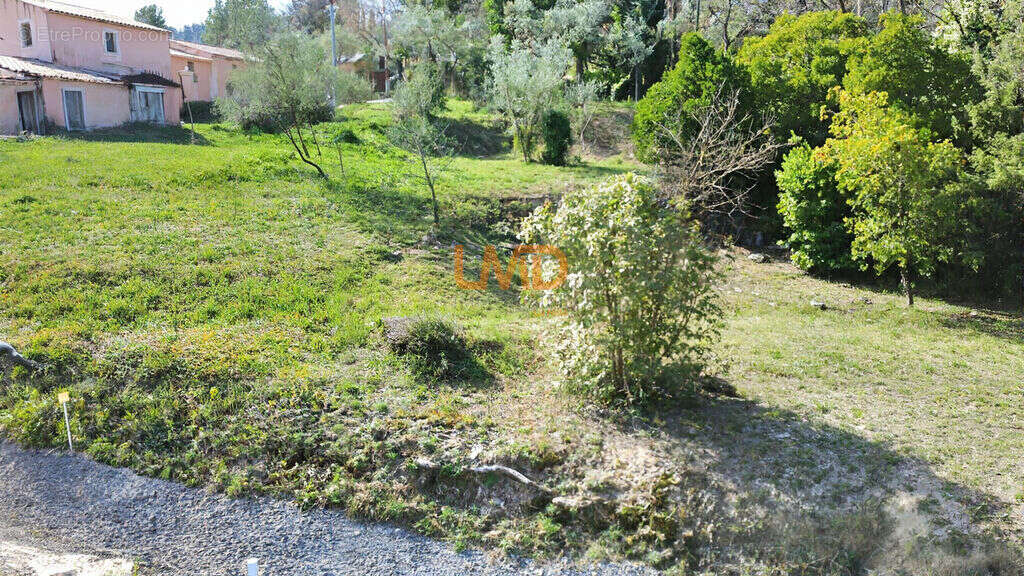 Terrain à FIGANIERES