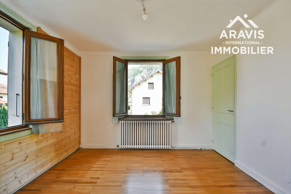 Maison lumineuse avec 6 chambres - photo 11