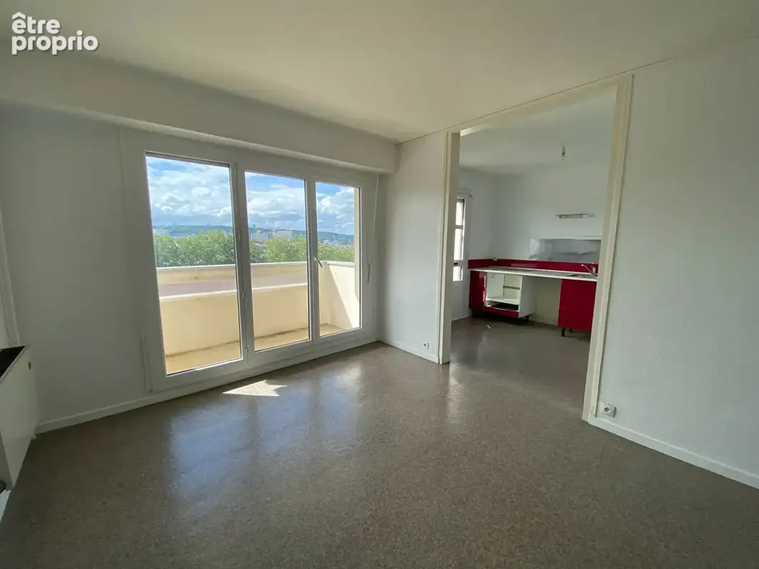 Beau T2 avec balcon et parking. - photo 2