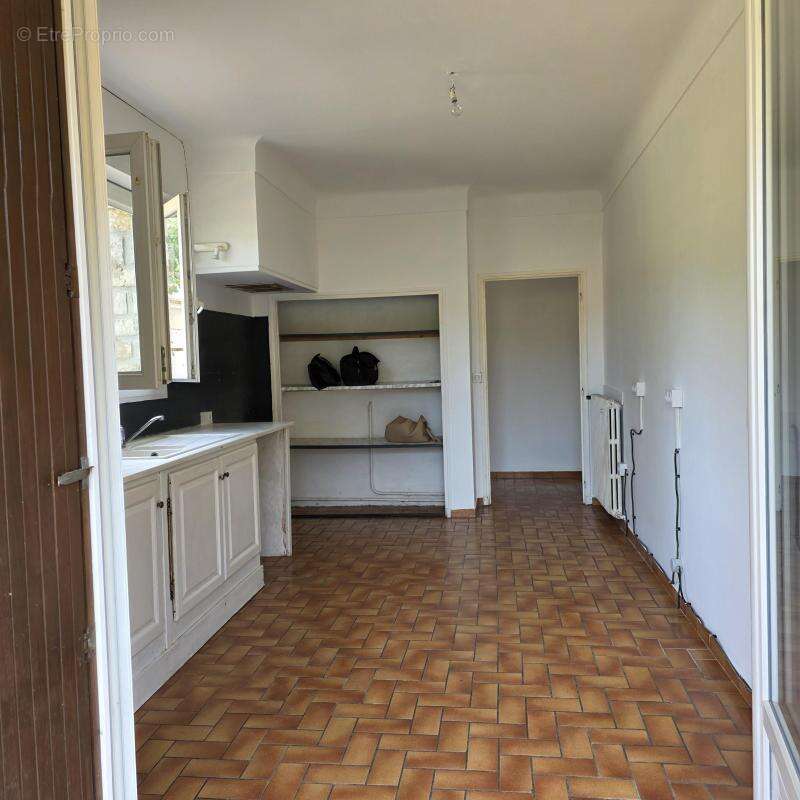 Spacieuse maison avec un joli terrain - photo 6