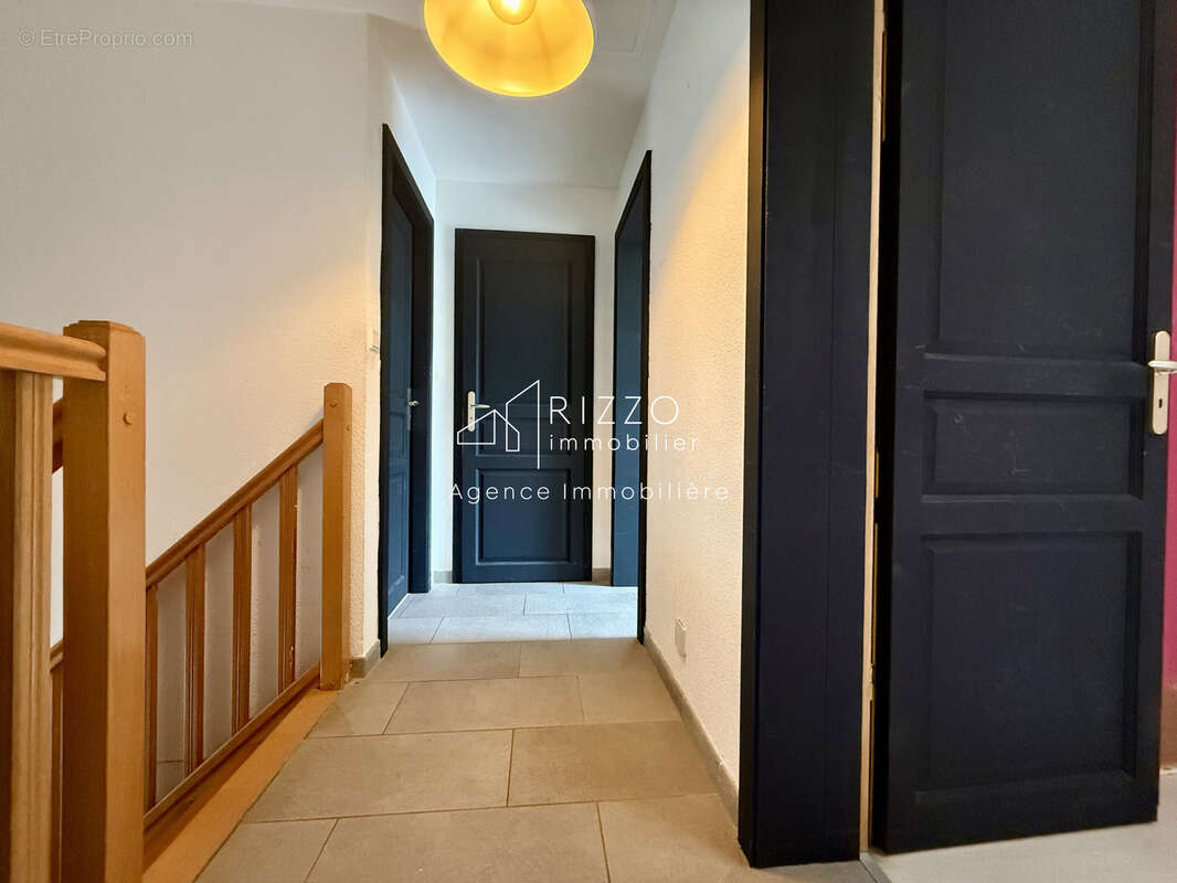 Magnifique maison individuelle de 185,84 m2 sur un terrain plat de 853 m2 à Valleiry - photo 19
