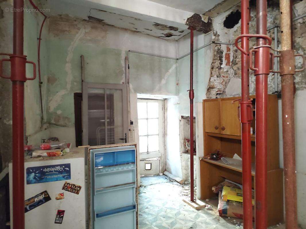 Narbonne centre, maison de 100 m2, R+2 - T5 avec garage, sous sol et jardin - photo 3