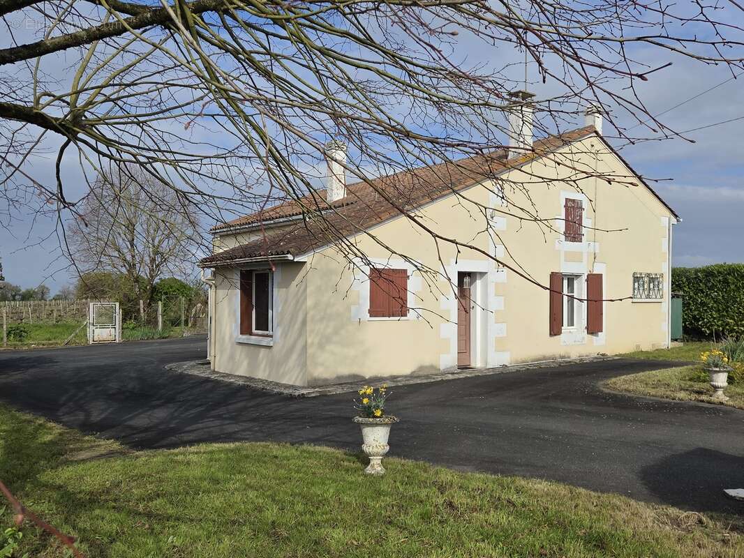 Appartement à HIERSAC