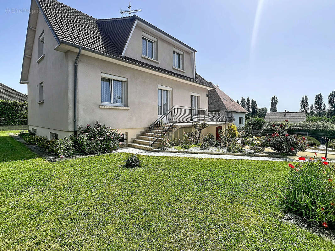 Maison à CORMELLES-LE-ROYAL