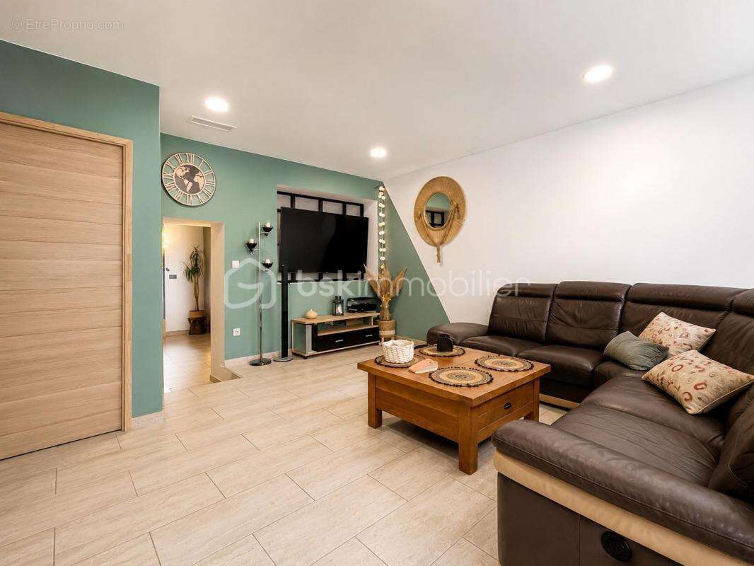 Maison de caractère 260 m² habitables – 2 suites parentales – Bureau pouvant faire office de chambre – 2 espaces nuit – Jardin – - photo 6