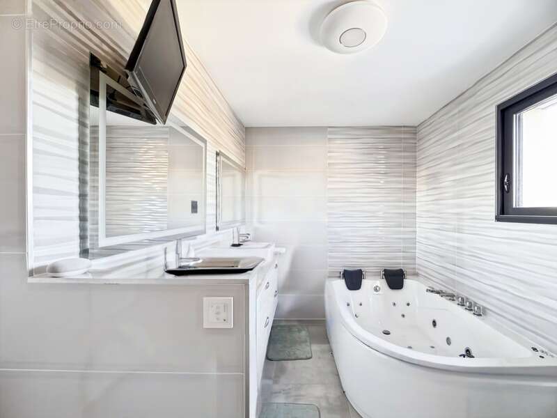 Maison à LES PONTS-DE-CE