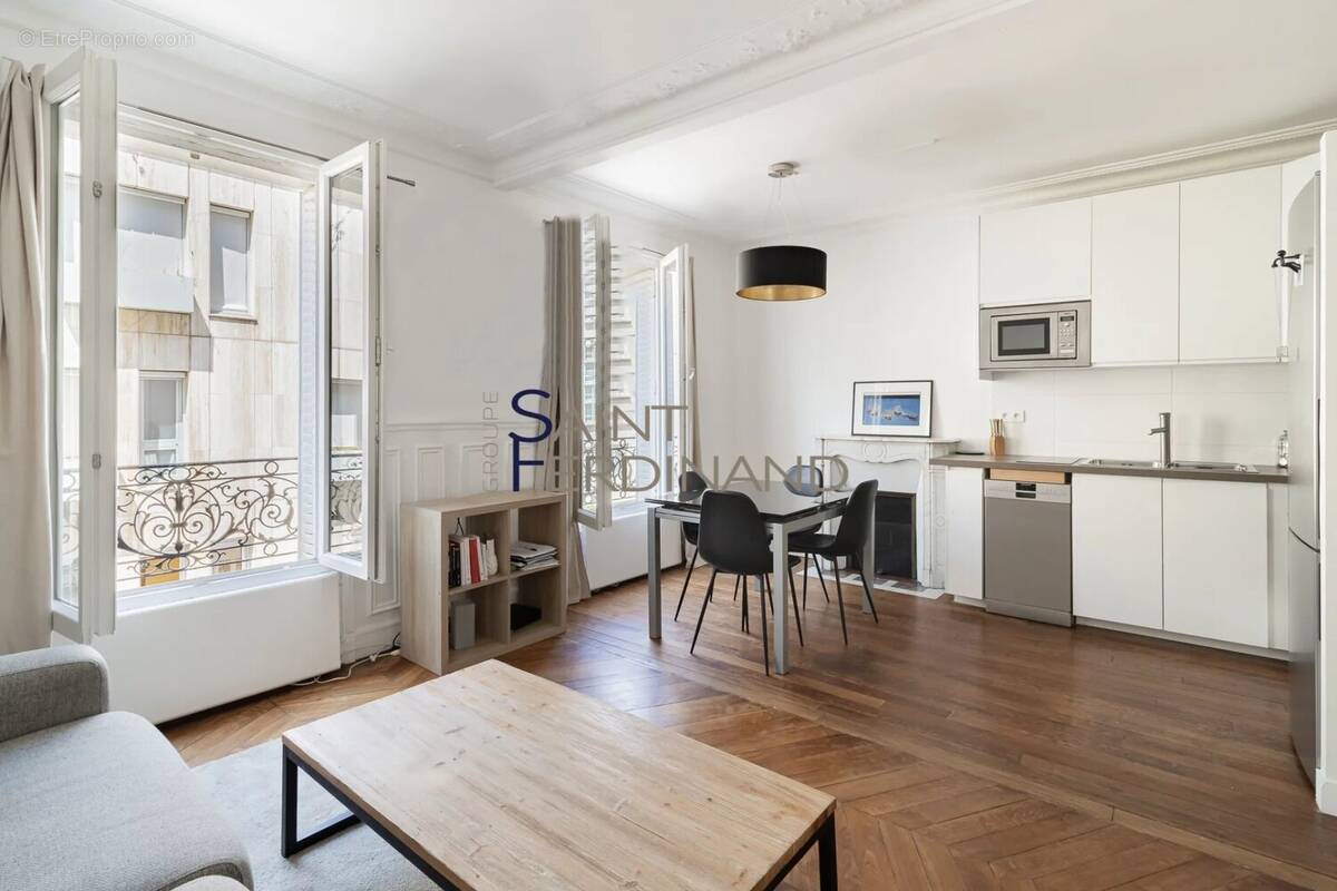 Appartement à NEUILLY-SUR-SEINE