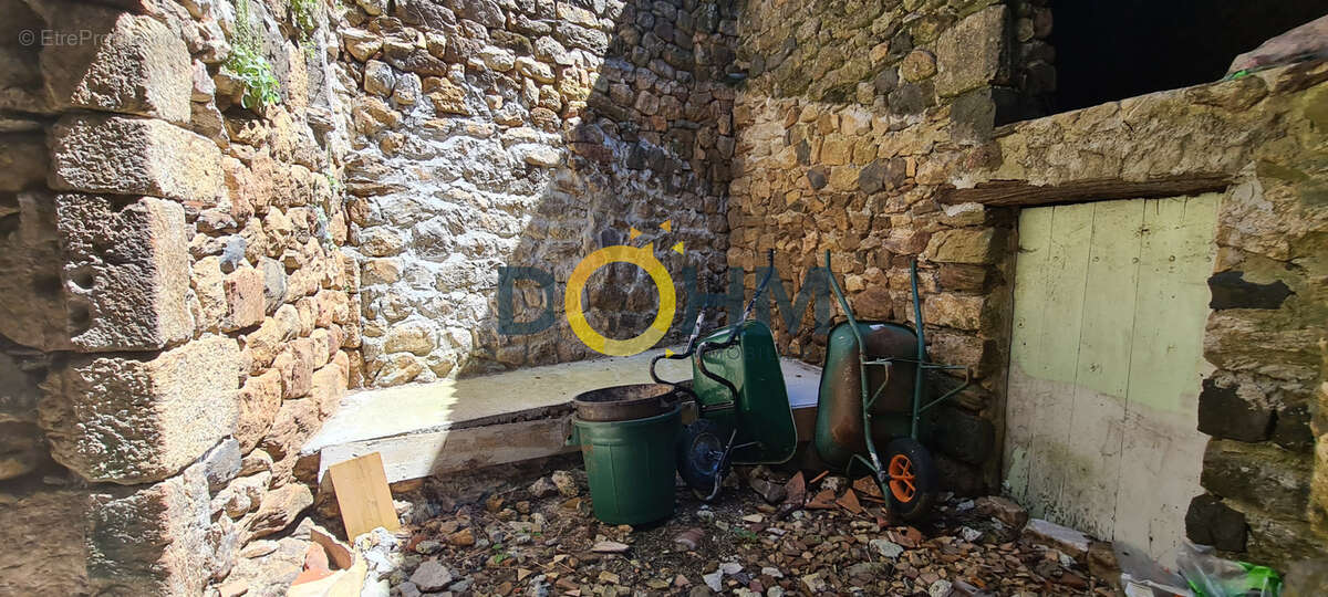 Maison de hameau avec 4152m2 de terrain - photo 13