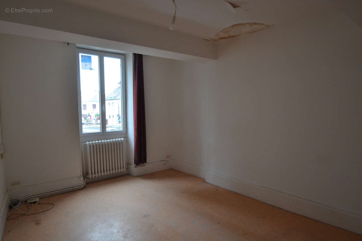 GANNAT Centre, ensemble immobilier Un local + 1 F4 - photo 3