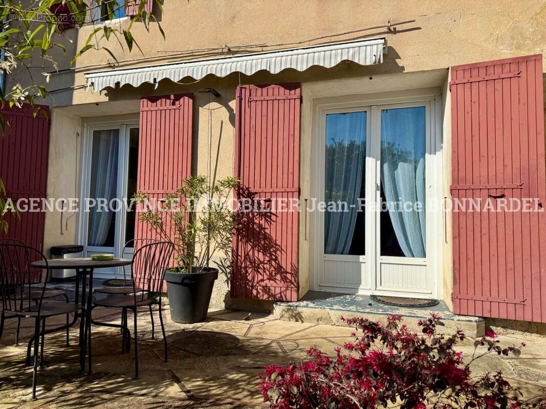 Maison à SAINTE-CECILE-LES-VIGNES