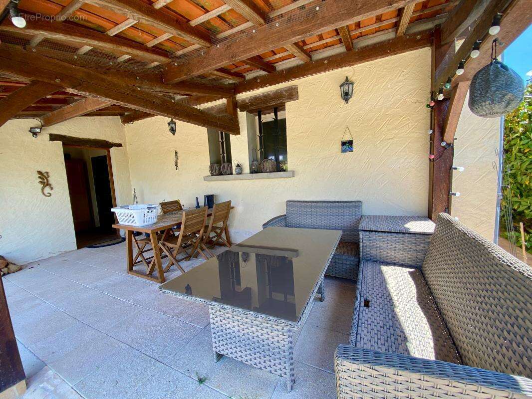 Maison à MAUZAC-ET-GRAND-CASTANG