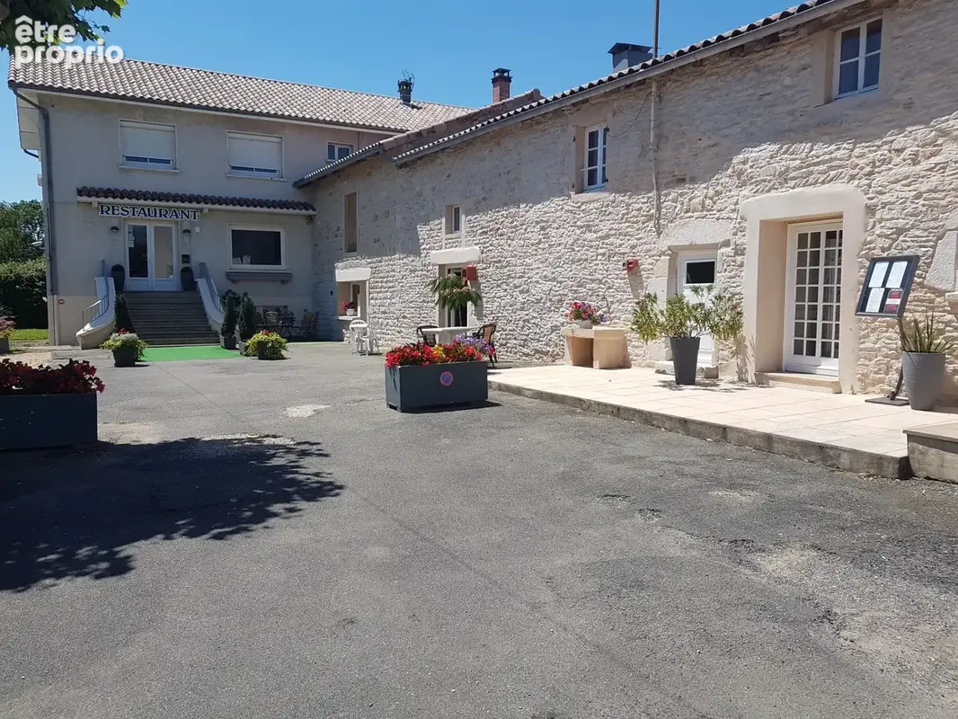 A vendre ensemble immobilier mixte : restauration, événementiel, habitation & potentiel d’hébergement - photo 8