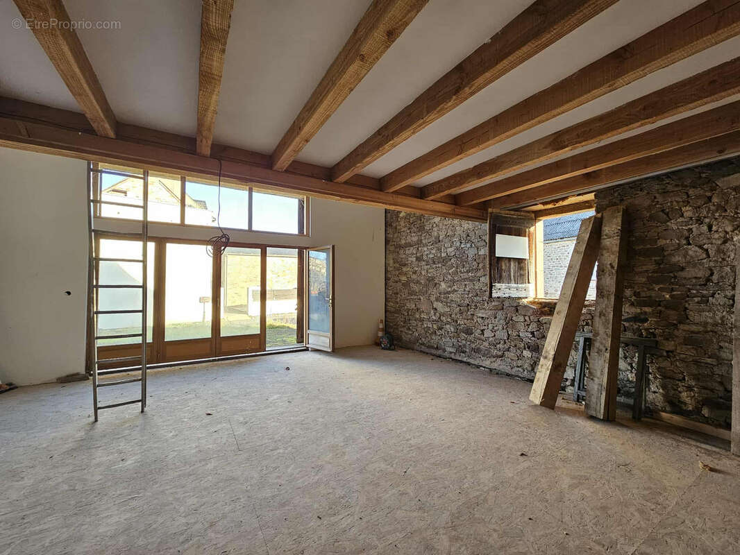 Maison à ONET-LE-CHATEAU