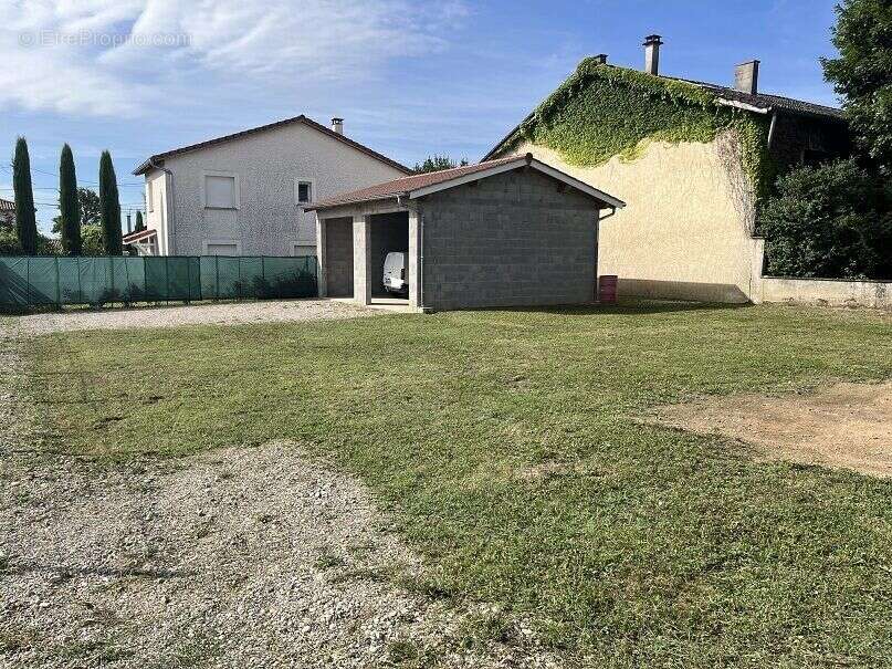 Terrain à BOURG-SAINT-CHRISTOPHE