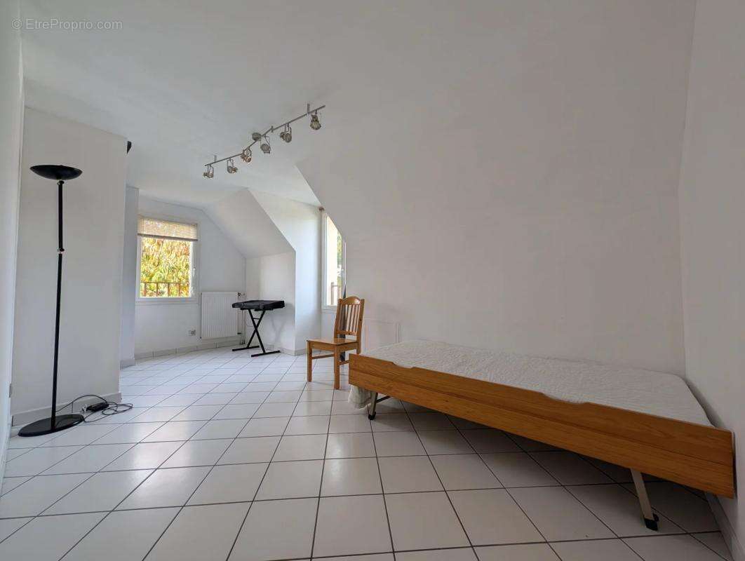 Maison à LES CLAYES-SOUS-BOIS