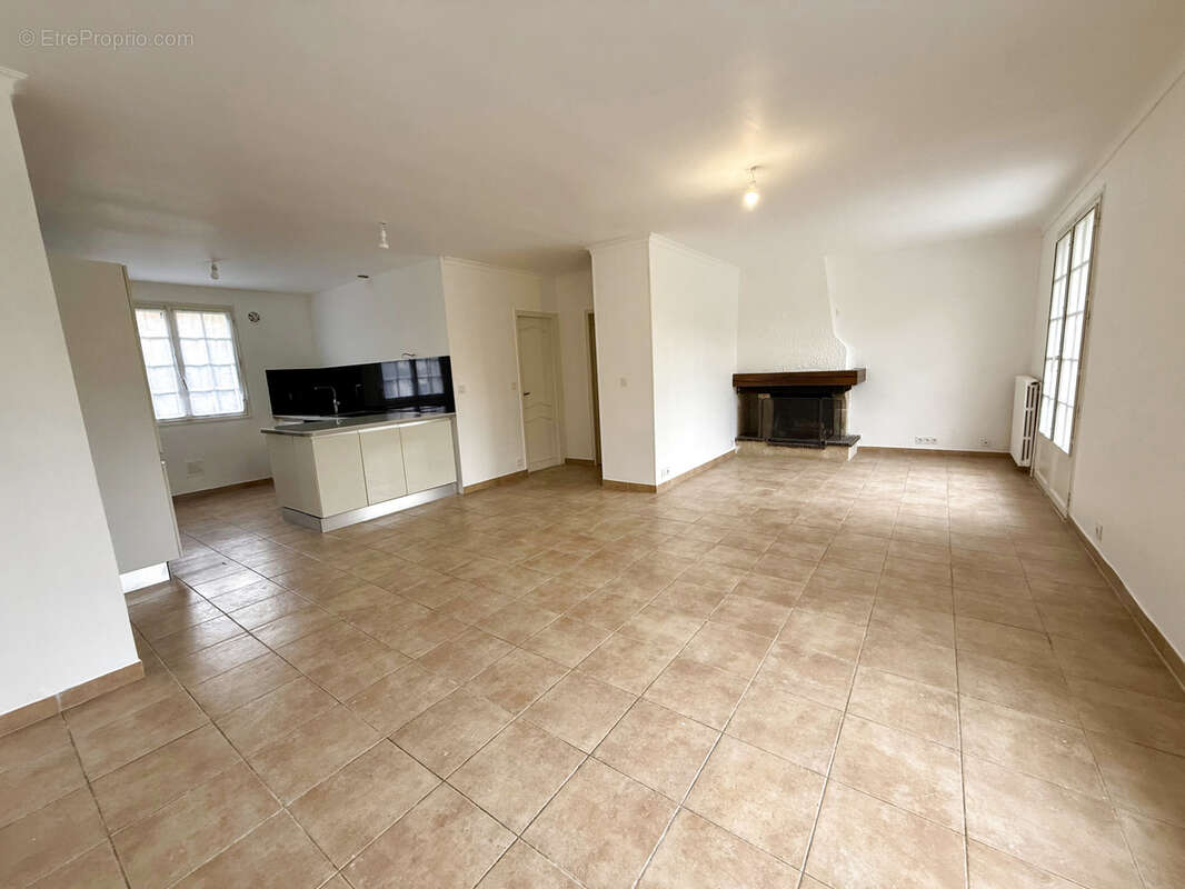 Maison à MORAINVILLIERS