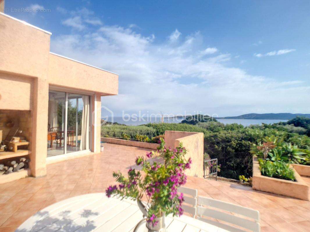 Villa face à la mer - Domaine privé de Cala Rossa - photo 2