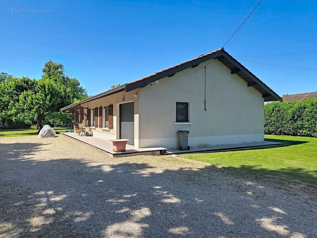 Maison à MEZERIAT