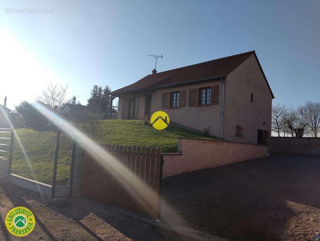 Maison à LE VEURDRE