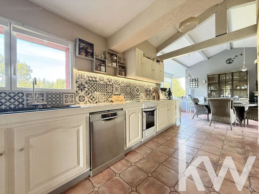 Maison à VERNET-LA-VARENNE