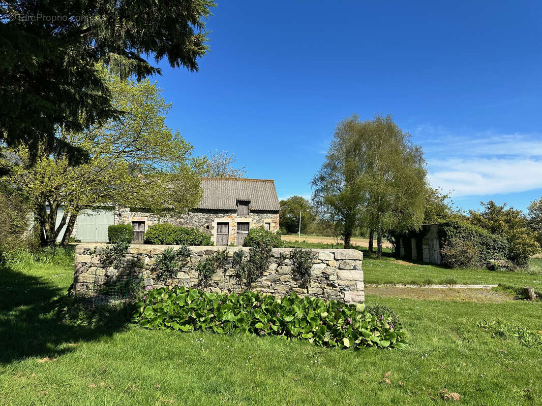 Maison à HENANBIHEN