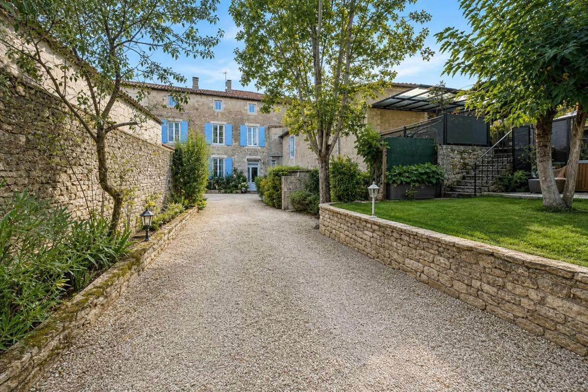 Maison à RUFFEC
