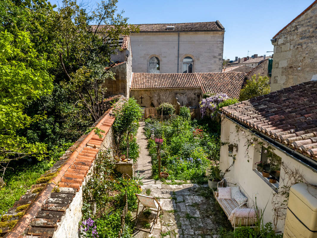 Maison à SAINTES