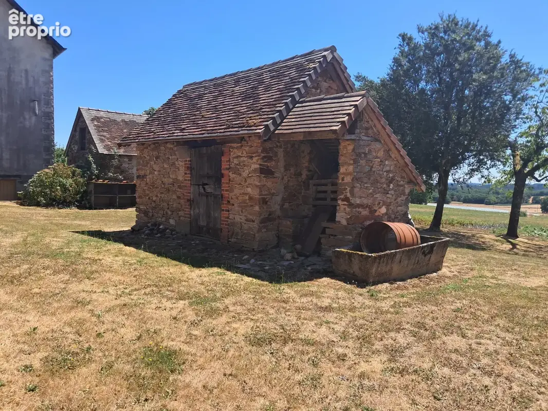 Bel ensemble immobilier avec 1,45 ha à saint-cyr-les-champagnes - photo 10