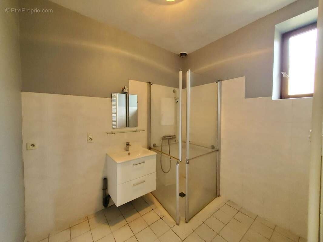 Photo 4 - Maison à GENELARD