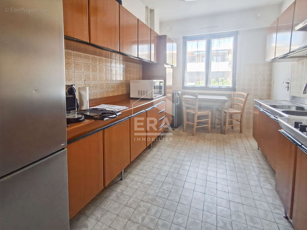 Appartement à MARSEILLE-4E